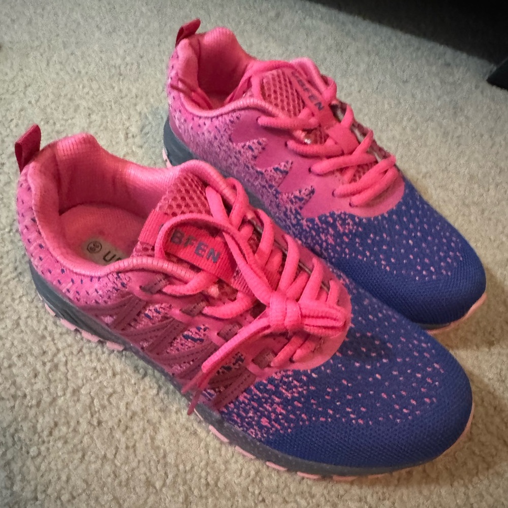 NWOT Womens Athletic Sneakers